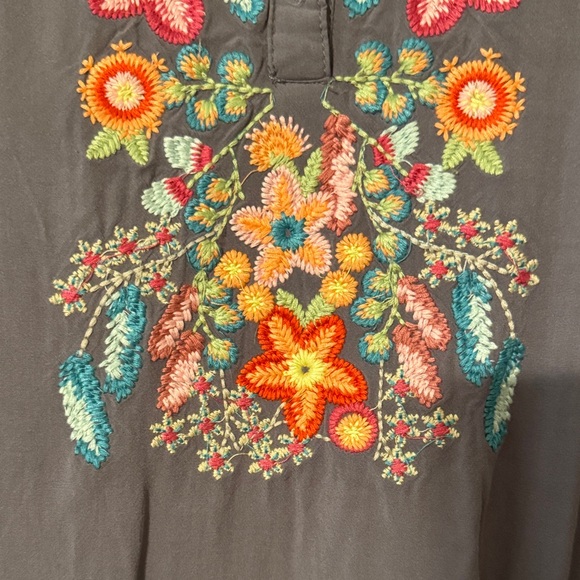 Embroidered Floral Women's Top - Gray - Picture 2 of 3